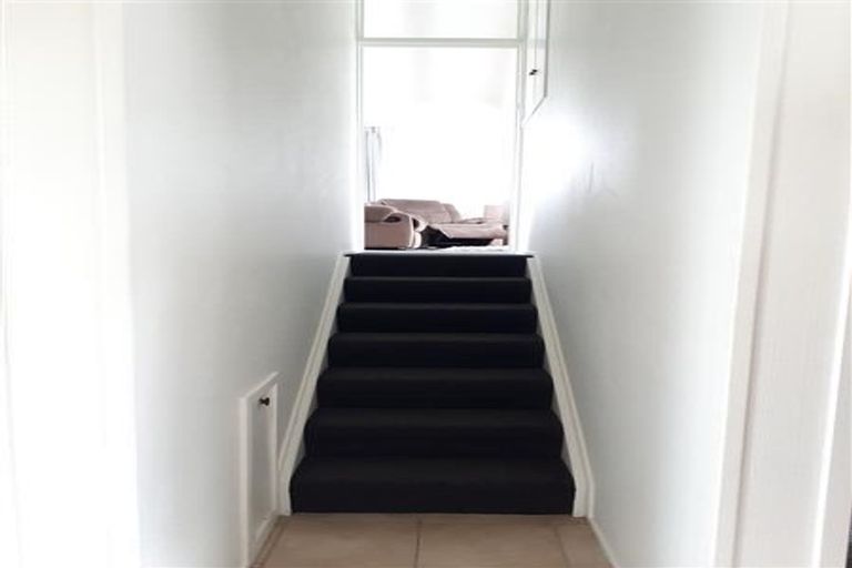 Photo of property in 2/290 Glenfield Road, Glenfield, Auckland, 0629