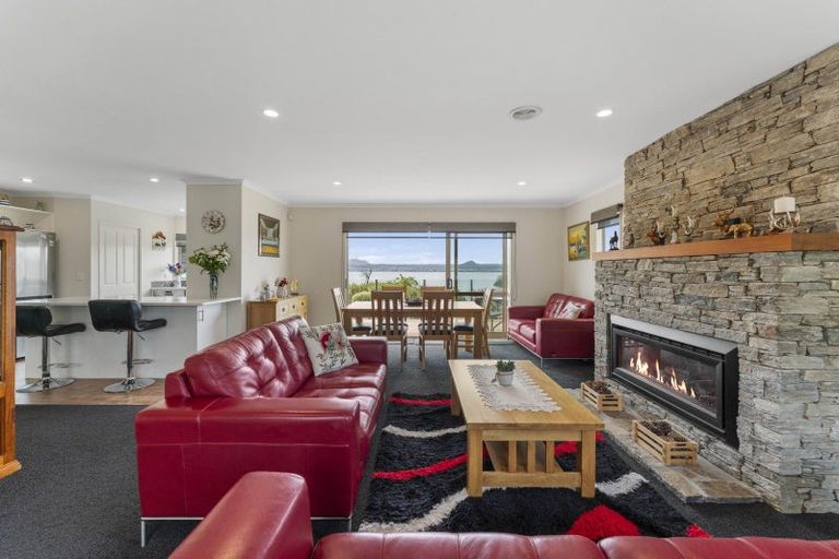 Photo of property in 19 Te Urunga Place, Acacia Bay, Taupo, 3330
