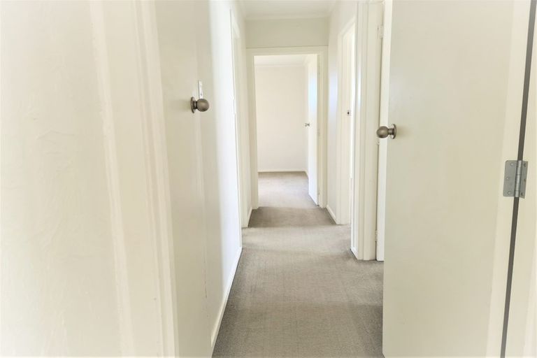 Photo of property in 5 Datura Place, Sunnynook, Auckland, 0620