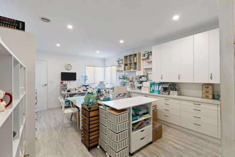 Photo of property in 51 Coutts Way, Fitzherbert, Palmerston North, 4410