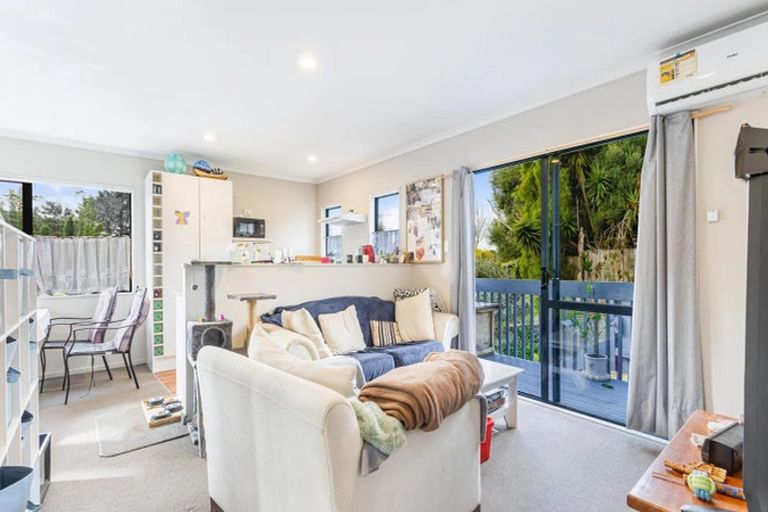 Photo of property in 25 Lilburn Crescent, Massey, Auckland, 0614