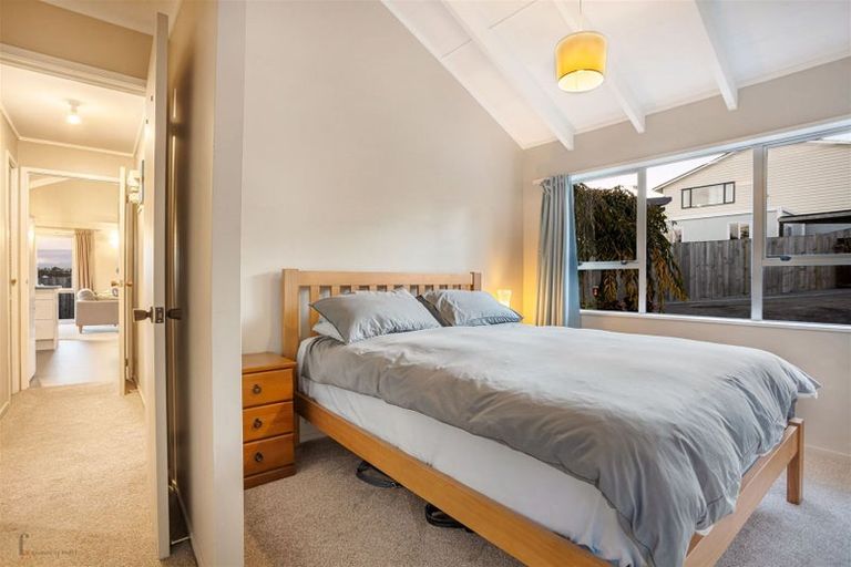 Photo of property in 8/89a Royal Road, Massey, Auckland, 0614