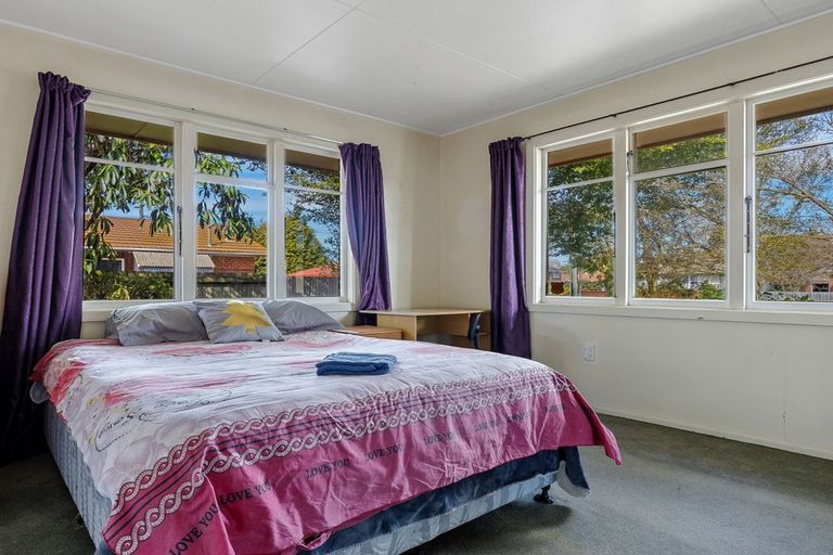 Photo of property in 14 Staveley Street, Avonhead, Christchurch, 8042