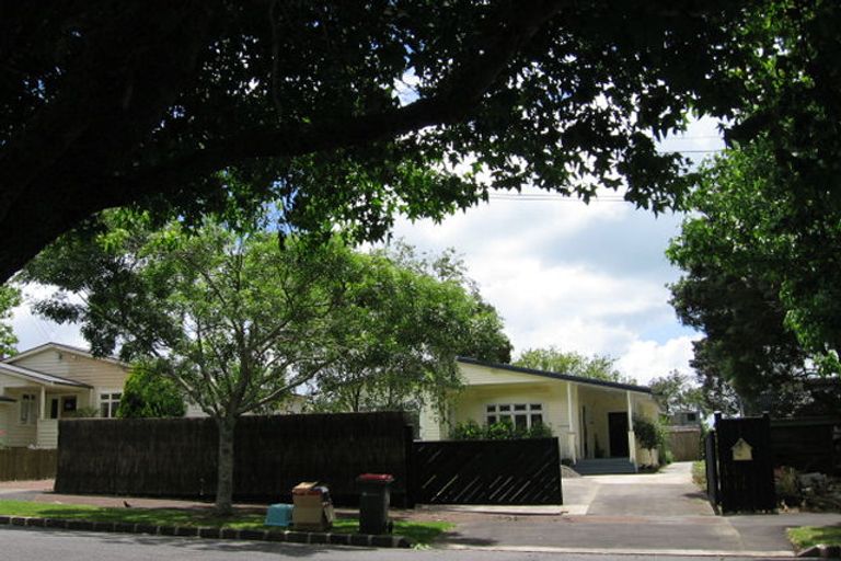 Photo of property in 56 Dignan Street, Point Chevalier, Auckland, 1022
