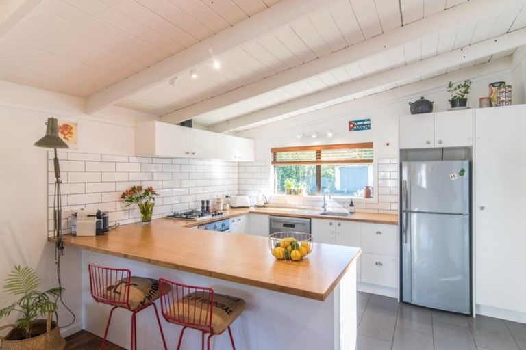 Photo of property in 34 Gavin Road, Raumati Beach, Paraparaumu, 5032