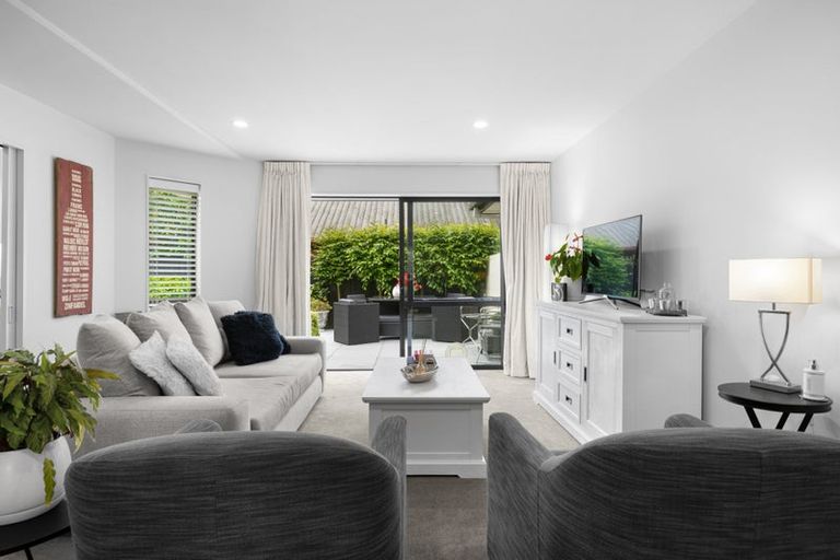 Photo of property in 73 Lowry Avenue, Redwood, Christchurch, 8051