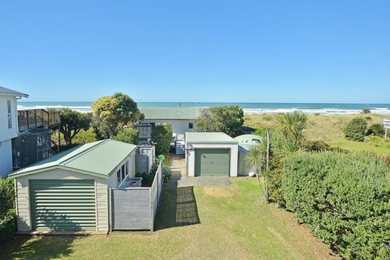Photo of property in 117 Blue Pacific Parade, Riversdale Beach, Masterton, 5872