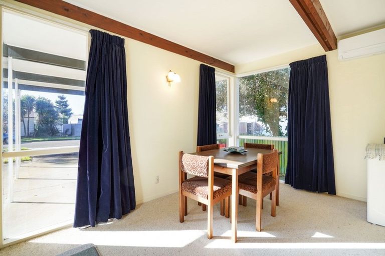 Photo of property in 2 Hollows Crescent, Takaro, Palmerston North, 4412
