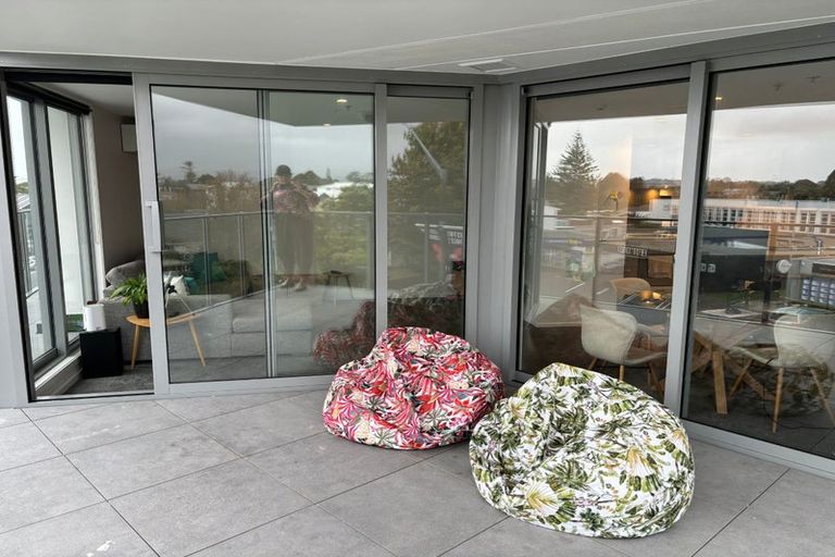 Photo of property in Bella Vista, 2b/84 Gunner Drive, Te Atatu Peninsula, Auckland, 0610