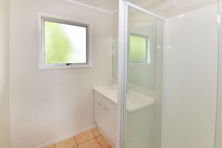 Photo of property in 2/28 Scarlock Avenue, Browns Bay, Auckland, 0630