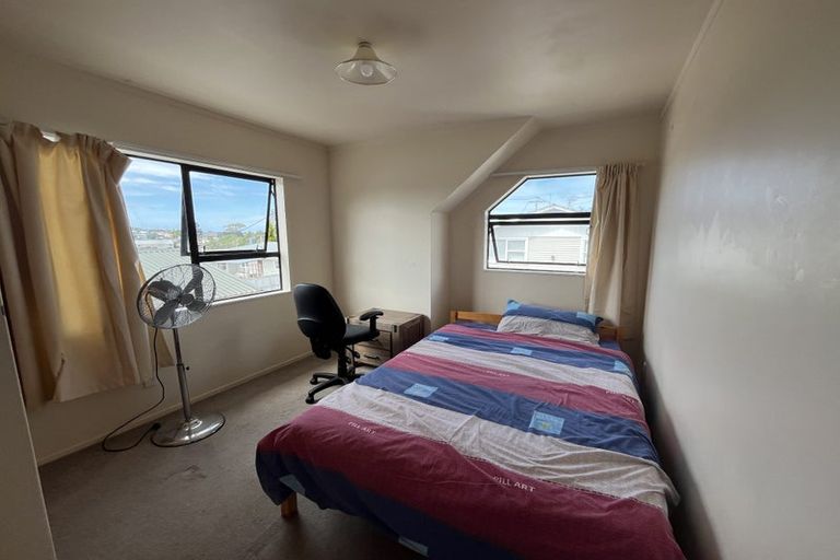 Photo of property in 2/14 James Street, Bayview, Auckland, 0629