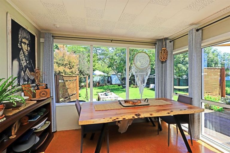 Photo of property in 98 Lipscombe Crescent, Havelock North, 4130
