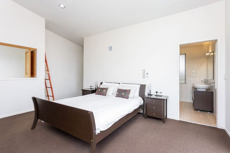 Photo of property in 92 Pemberton Avenue, Bayview, Auckland, 0629