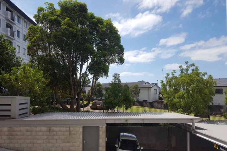 Photo of property in Luna Apartments, 1c/16 Burton Street, Grafton, Auckland, 1010