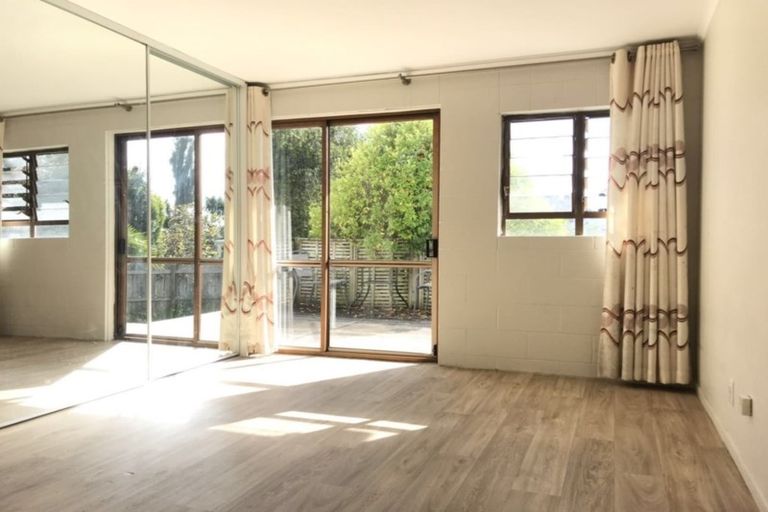 Photo of property in 4 Ondine Place, Glenfield, Auckland, 0629