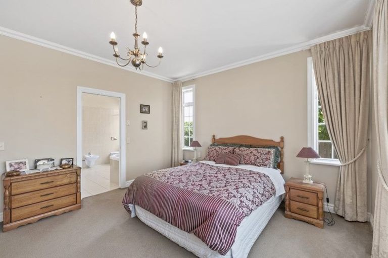 Photo of property in 104 Kitchener Road, Milford, Auckland, 0620