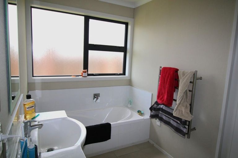 Photo of property in 2 Angelina Way, Kelvin Grove, Palmerston North, 4414