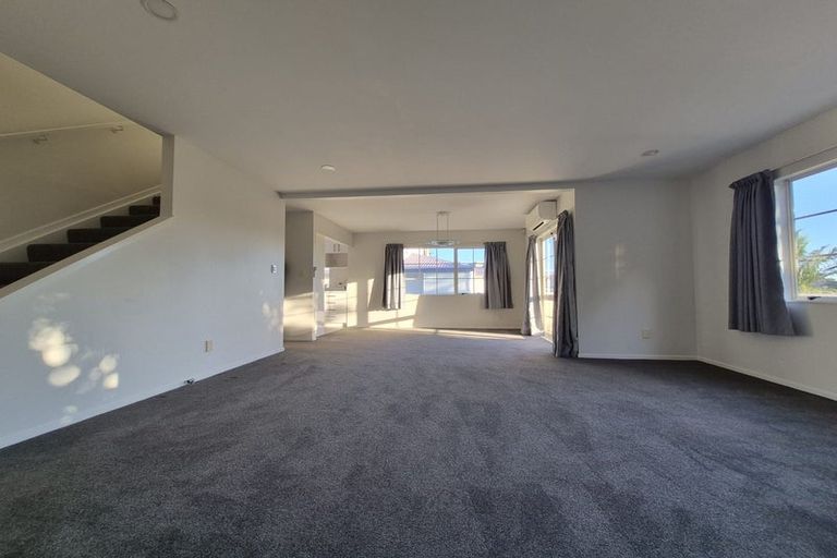 Photo of property in 14 Redfern Lane, Glenfield, Auckland, 0629