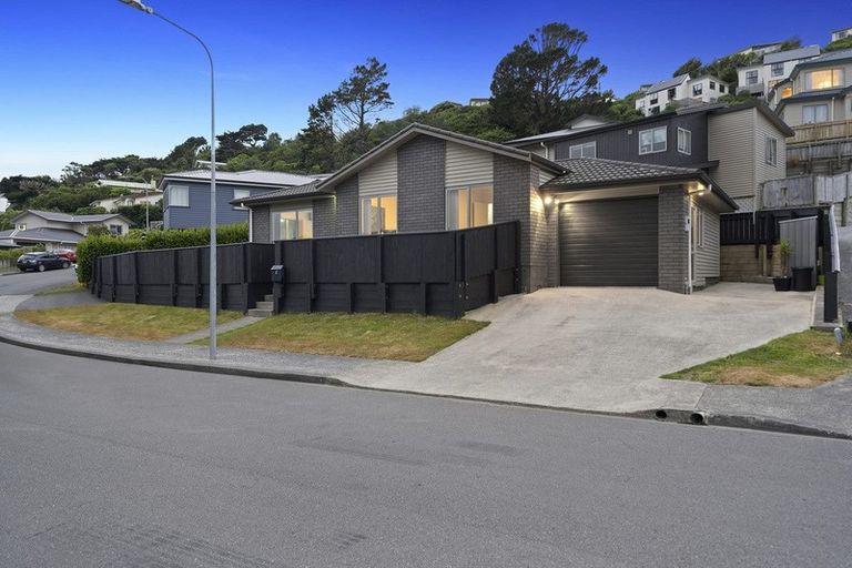 Photo of property in 5 Cresswell Place, Johnsonville, Wellington, 6037