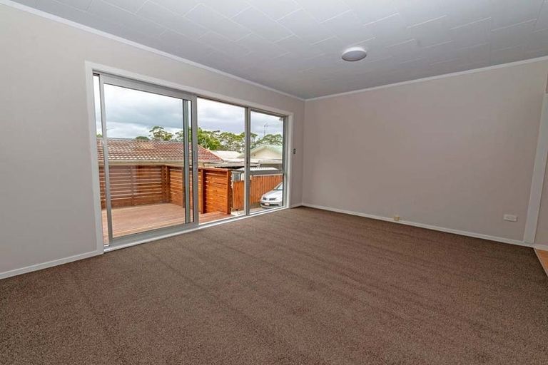 Photo of property in 2/63 Zita Maria Drive, Massey, Auckland, 0614