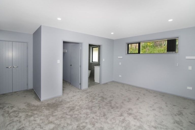 Photo of property in 2 Frederick Place, Whalers Gate, New Plymouth, 4310