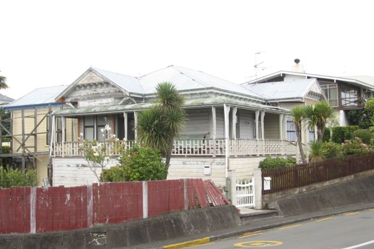 Photo of property in 1 Colenso Avenue, Hospital Hill, Napier, 4110