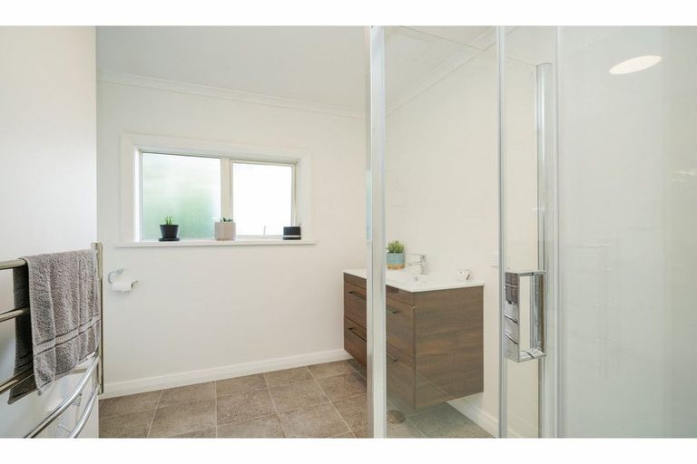 Photo of property in 32 Rakiura Parade, Otatara, Invercargill, 9879