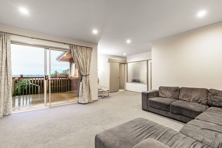 Photo of property in 2/42 Hogans Road, Glenfield, Auckland, 0629
