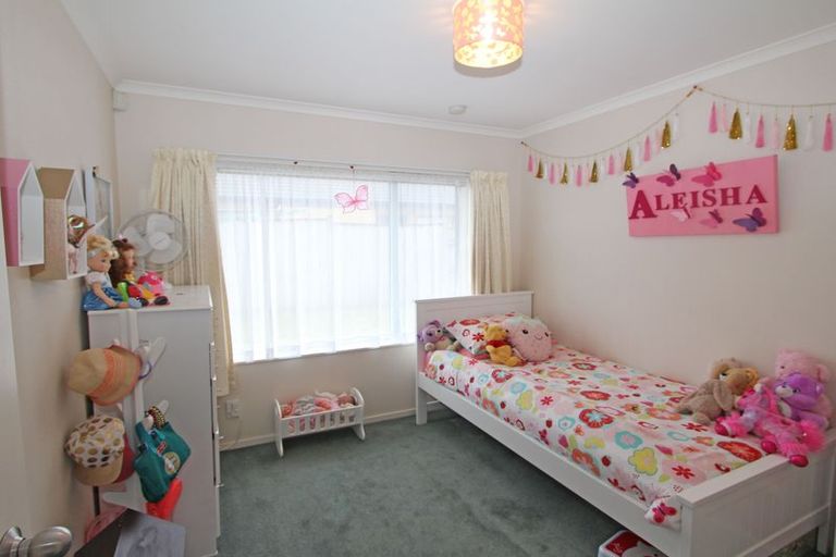 Photo of property in 27 Sandwick Drive, Weymouth, Auckland, 2103
