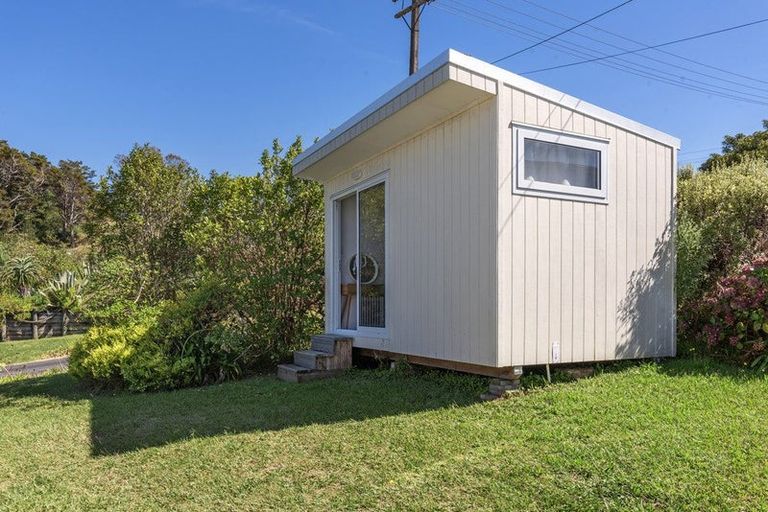 Photo of property in 10 Kookaburra Drive, Tawharanui Peninsula, Matakana, 0986