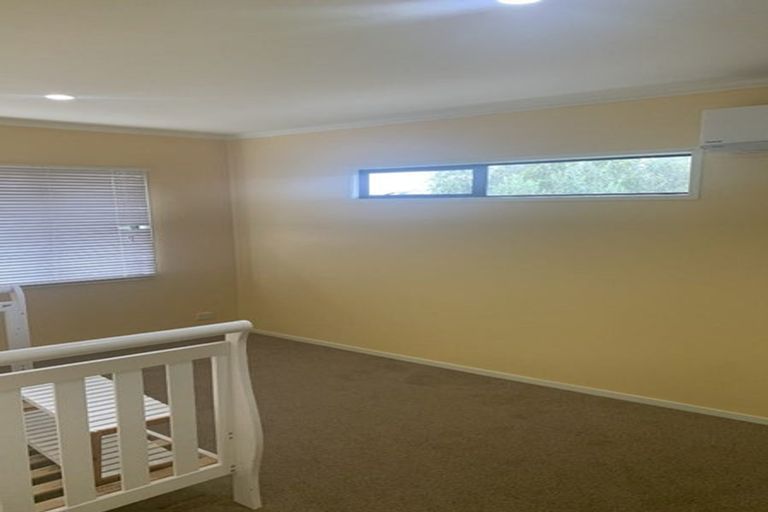 Photo of property in 1 Kittiwake Drive, Schnapper Rock, Auckland, 0632