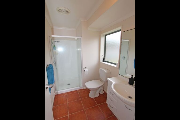 Photo of property in 27 Sandwick Drive, Weymouth, Auckland, 2103