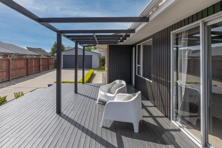 Photo of property in 5 Betula Place, Parklands, Christchurch, 8083