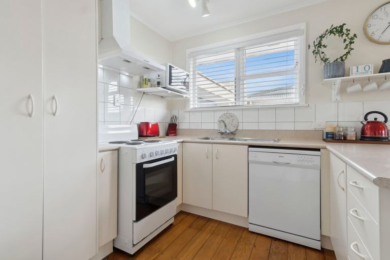 Photo of property in 1/127 Clevedon Road, Papakura, 2110