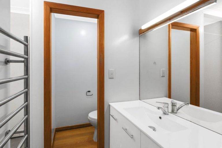 Photo of property in 102 Paremata Road, Paremata, Porirua, 5024