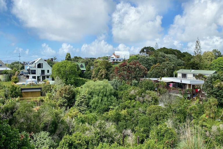 Photo of property in 37 Totara Road, Leigh, 0985