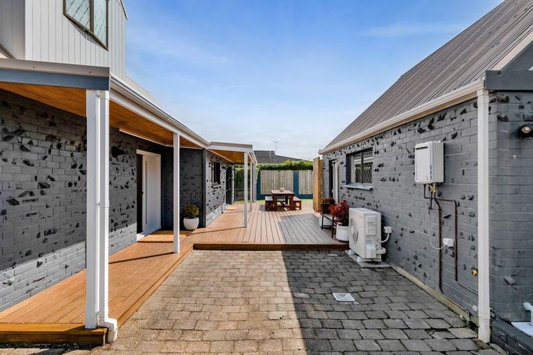 Photo of property in 76a Paynters Avenue, Strandon, New Plymouth, 4312