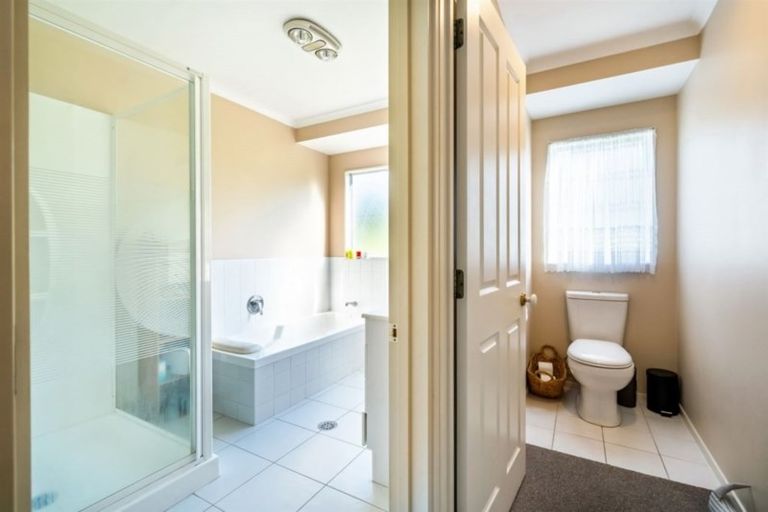 Photo of property in 48 Hogarth Rise, West Harbour, Auckland, 0618