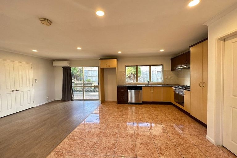 Photo of property in 3 Carrigans Close, Pinehill, Auckland, 0632