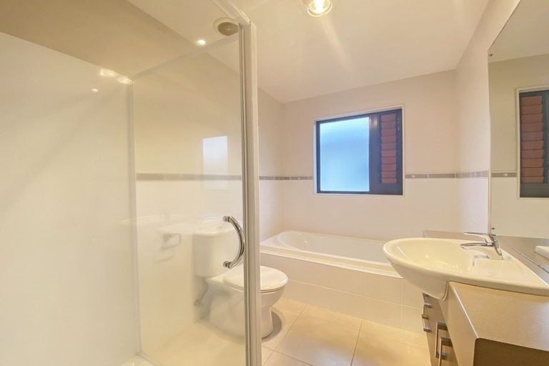 Photo of property in 60 Baverstock Road, Flat Bush, Auckland, 2016