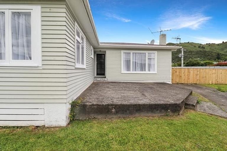 Photo of property in 90 Wise Street, Wainuiomata, Lower Hutt, 5014