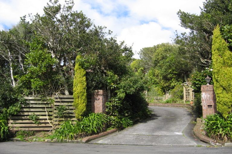 Photo of property in 6 Masefield Way, Karori, Wellington, 6012