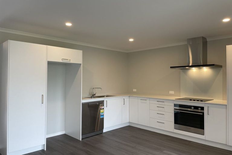 Photo of property in 74 Papatupu Way, Kumeu, 0810