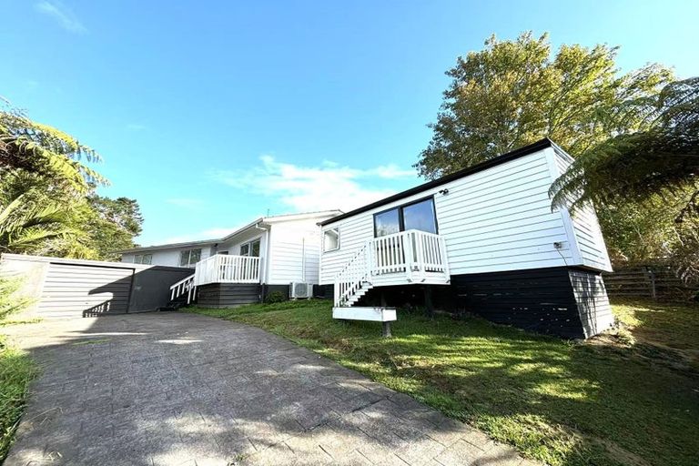 Photo of property in 104 Kemp Road, Massey, Auckland, 0614