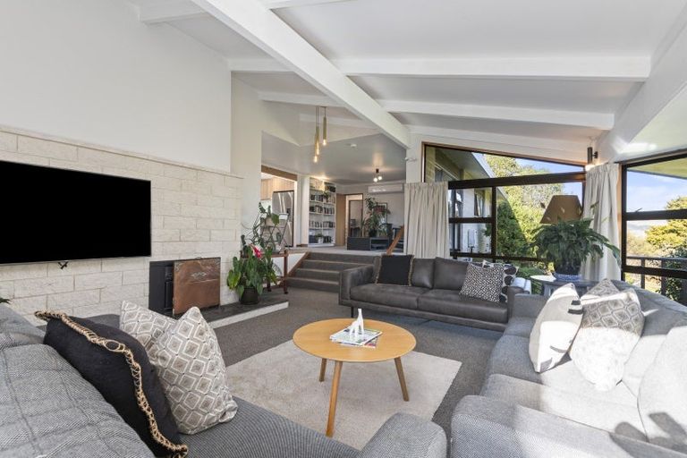 Photo of property in 61 Turitea Road, Fitzherbert, Palmerston North, 4472