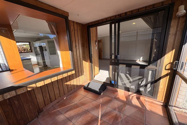 Photo of property in 2/38 Chipping Lane, Redwood, Christchurch, 8051