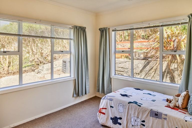 Photo of property in 44 Raroa Terrace, Tawa, Wellington, 5028