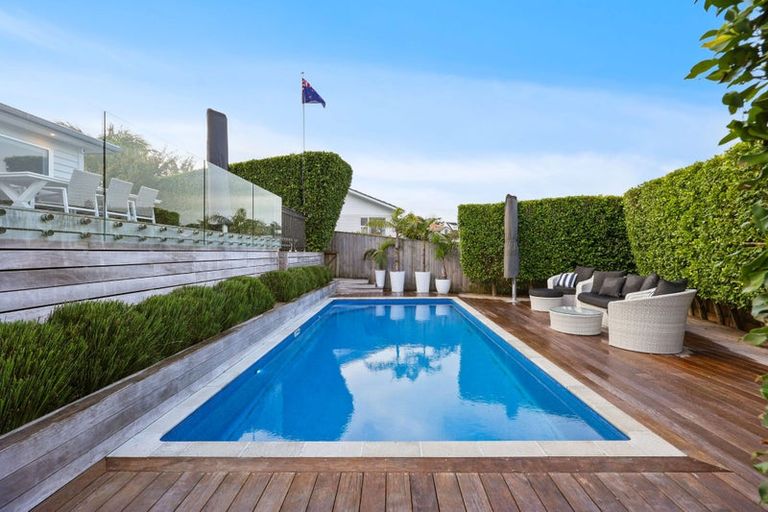 Photo of property in 24 Judkins Crescent, Cockle Bay, Auckland, 2014