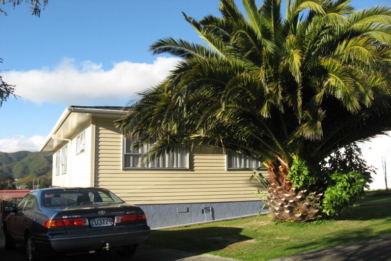 Photo of property in 42 Holland Street, Wainuiomata, Lower Hutt, 5014