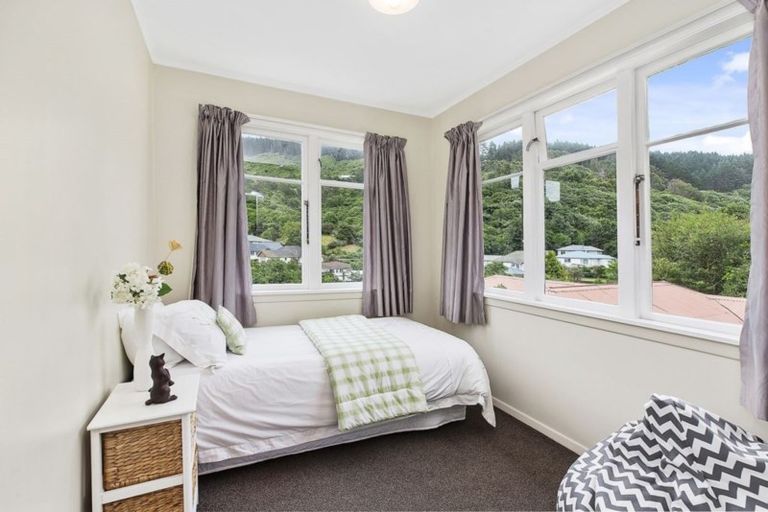 Photo of property in 31 Olivia Crescent, Tawa, Wellington, 5028